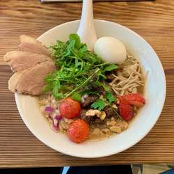 鹿骨ジビエSP醤油白湯らぁ麺