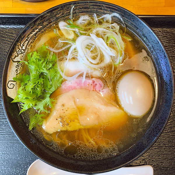 「醤油そば 3種チャーシューのせ 生醤油仕上げ＋味玉」@麺屋 太陽の写真