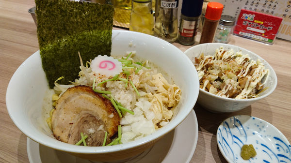 「煮干し油そば+チャーシュー丼」@中華そば ムタヒロ 拝島駅店の写真
