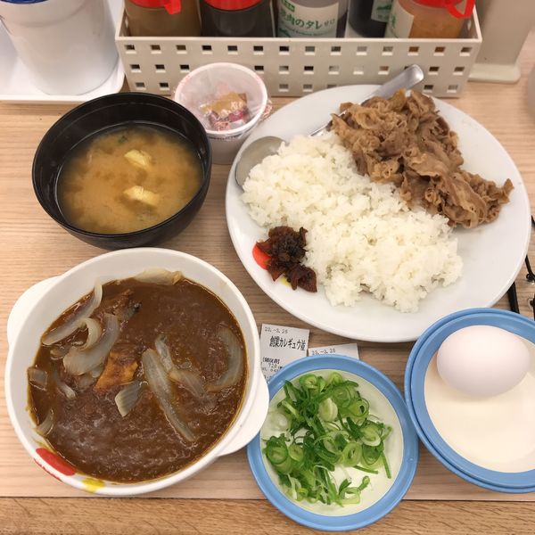 「創業ビーフカレギュウ＋サイドメニュー」@松屋 鶴見店の写真