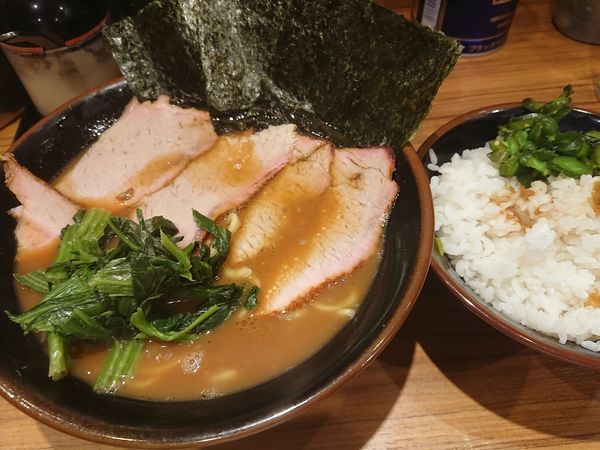 「ラーメン、チャーシュー、ライス」@横浜家系らーめん 輝道家の写真