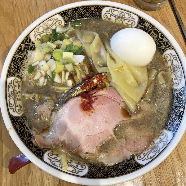 「すごい煮干ラーメン＋味玉」@すごい煮干ラーメン凪 五反田西口店の写真