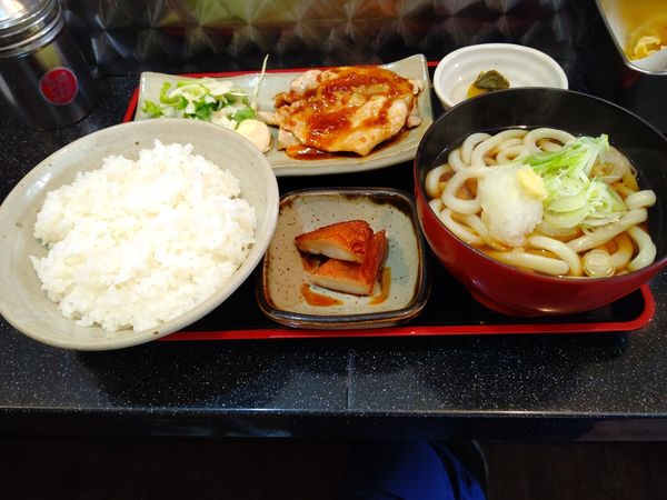 「焼肉定食(温かいうどん)650円」@葉花テイクうどんの写真
