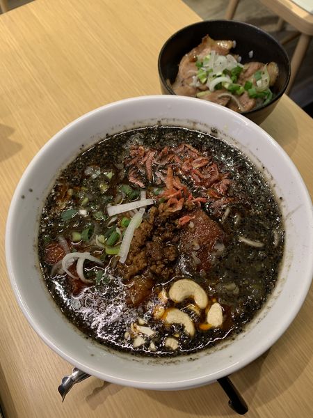 「黒　パーコー　替玉　チャーシュー丼」@甲州屋 別邸の写真