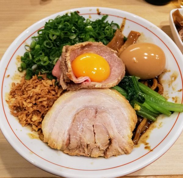 「限定 EAK油そば､味玉」@麺や 六等星の写真