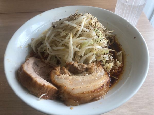 「ラーメン(辛)+豚」@麺屋 味方の写真