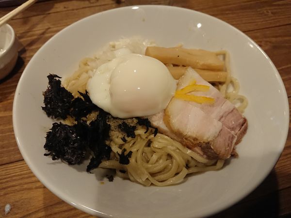 「油そば(大240g)780円＋温玉100円」@麺屋らんまるの写真