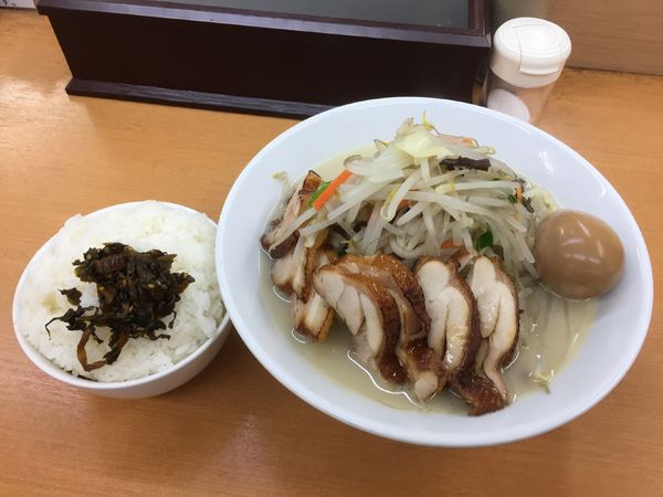 「鶏ぶた塩タンメン（大）＋鶏チャーシュ」@富白 御徒町本店の写真
