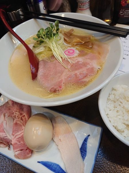 「鶏白湯(塩)＋特製盛＋ライス並」@鶏SOBA新之助の写真