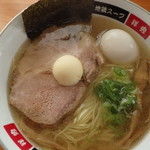 「限定塩バターラーメン（７５０円）+煮卵」@地鶏中華そば 祥秀の写真