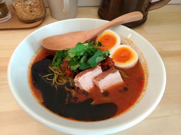 「塩味玉付チリトマラーメン」@チリトマラーメン THANKの写真