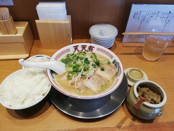 「らーめん　650円　中めし　100円」@らーめん天天有 神田の写真