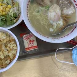 特製ラーメン　サラダ　五目ごはん