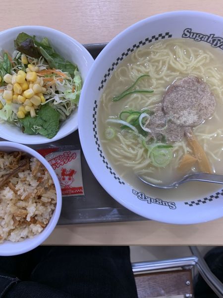 「ラーメン大盛　サラダ　五目ごはん」@スガキヤ 富士南イオン店の写真
