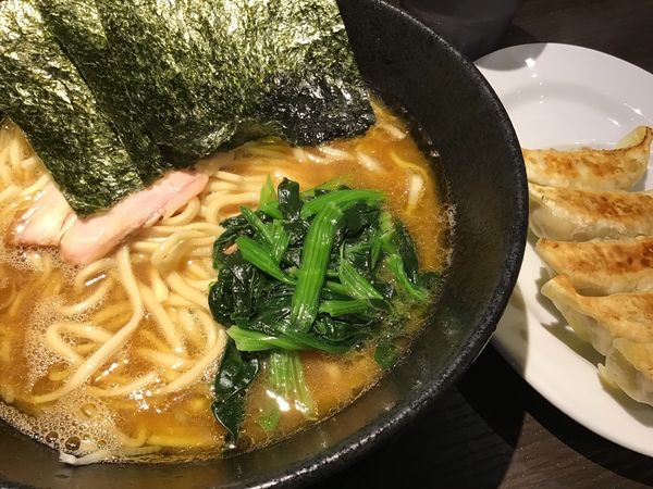 「家系ラーメン720円　中盛り無料」@横浜家系 薫風家の写真