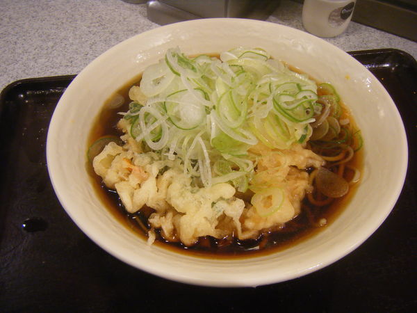 「天ぷらそば（ネギ盛り）」@そば処 かめや 新橋店の写真