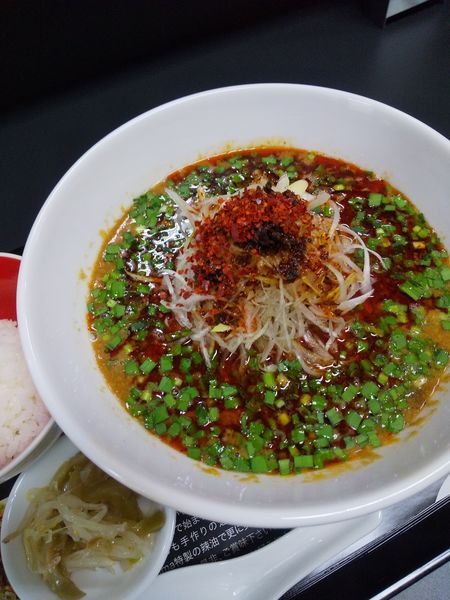 「汁あり担々麺850円(一口ライス、付け合わせ付)辛さ3痺れ2」@陳麻婆豆腐Maejimaの写真