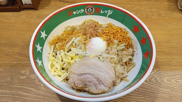 「まぜそば並（770円）」@ジャンクガレッジ 北浦和店の写真