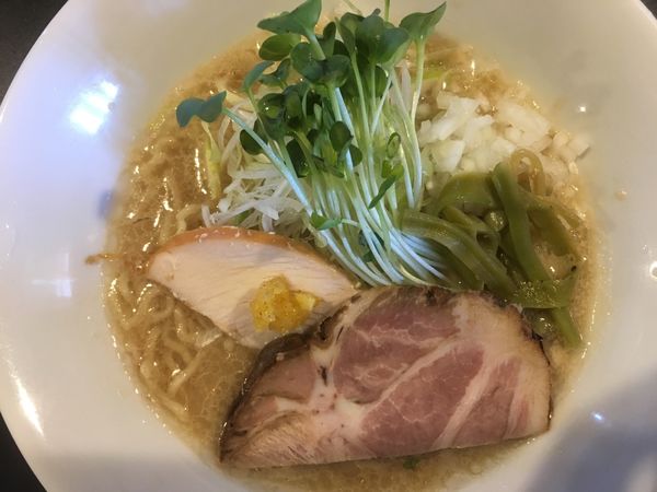 「牛そば柚子の雫 正油 780円」@手打ちラーメン まるめしあんの写真