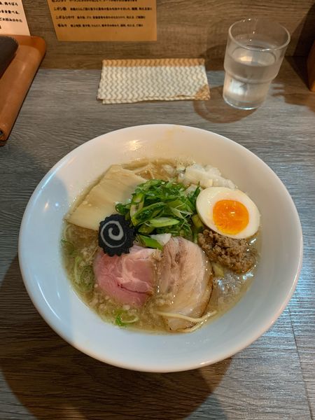 「豚ニボ生姜ラーメン」@ニボシラァメン コハクの写真