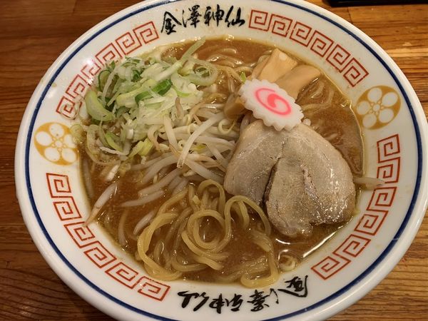 「豚骨味噌らーめん」@金澤濃厚豚骨ラーメン 神仙 品達品川店の写真