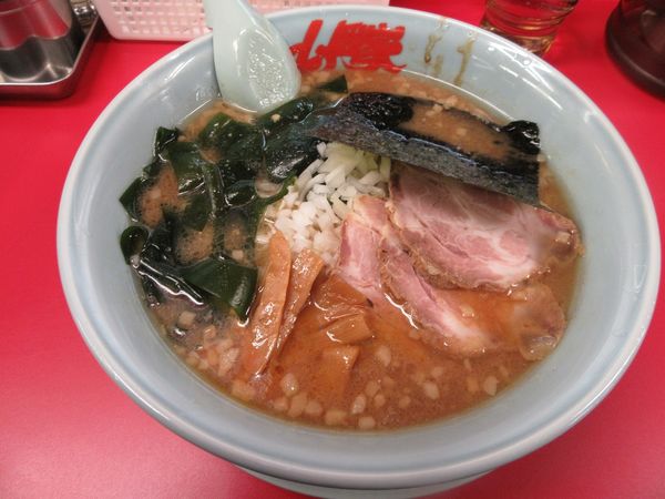 「限定　プレミアム醤油ラーメン中盛（１０２０円）」@ラーメン山岡家 土浦店の写真