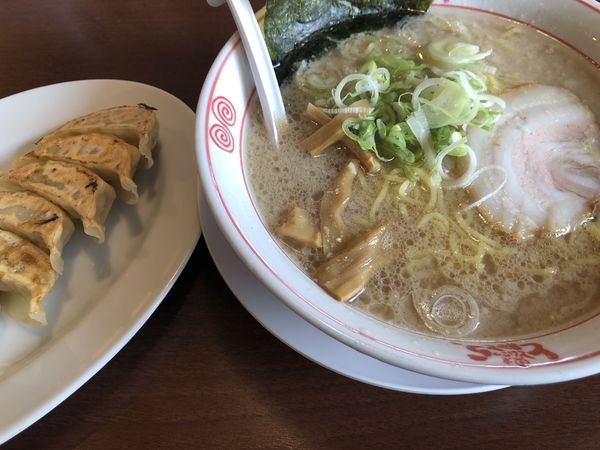 「こってり醤油（大盛）・餃子」@東京とんこつ とんとら 熊谷店の写真