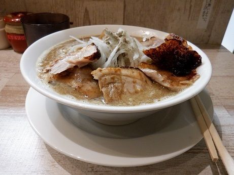 「肉ヲ見ル煮干そば　並１５０ｇ」@麺garage 肉ヲ見ルの写真