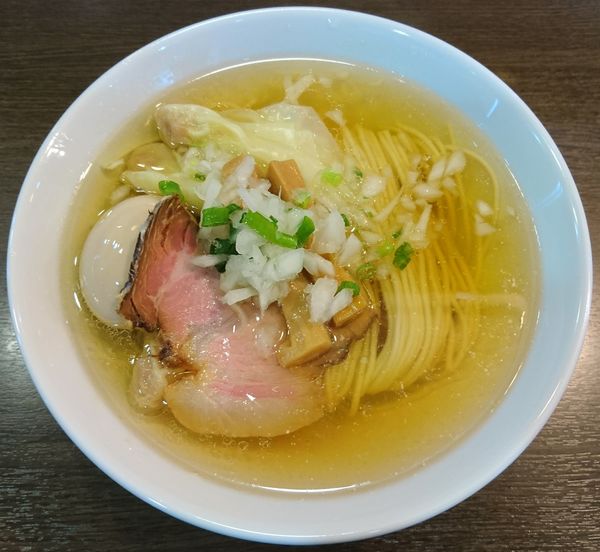 「ワンタン塩そば＋味玉」@中華そばイデタの写真