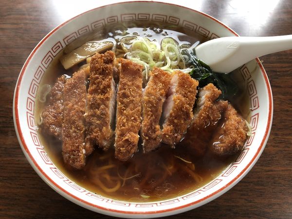 「かつラーメン（醤油）」@ぶるどっく食堂の写真