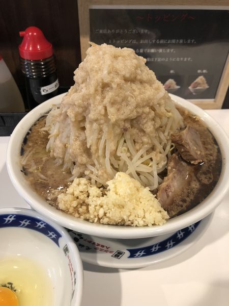 「らーめん大盛り(全マシ)生卵」@ラーメン大 柏店の写真