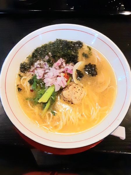 「【限定】鶏と貝出汁の塩そば900円+追い茶漬け100円」@まるふじ食堂の写真