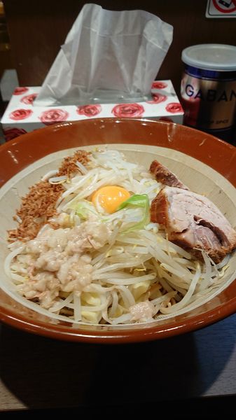 「汁なし大麺マシ  野菜  ニンニク  油」@豚山 大森店の写真