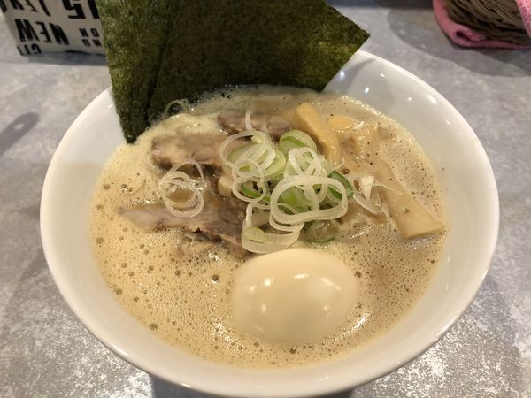 「鶏全部のせ　¥１０００」@濃厚白湯らーめん3の写真
