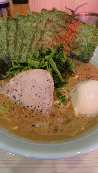 「ラーメン(麺硬め)味玉、海苔増し、ほうれん草増し」@家系 武の極みの写真