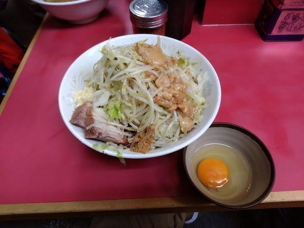 「汁なし小（700円）+生卵（50円）」@ラーメン二郎 環七一之江店の写真