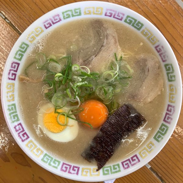 「ラーメン生玉子入 (700円)」@大久ラーメン 鳥栖店の写真