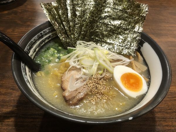 「こくとろラーメン（塩）、海苔トッピング」@麺や 鶏恵 ときわ店の写真