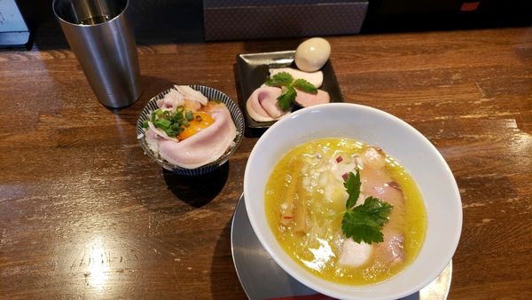 「特製鶏そば、チャーシュー丼」@麺道 麒麟児の写真