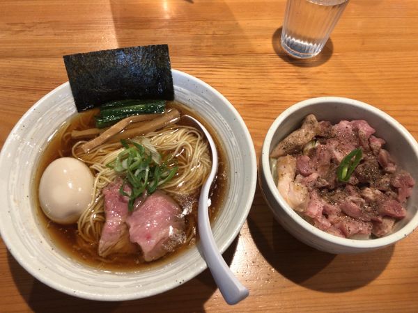 「らぁ麺(醤油) + 味付玉子(クーポン) + チャーシューご飯」@麺屋 さくら井の写真