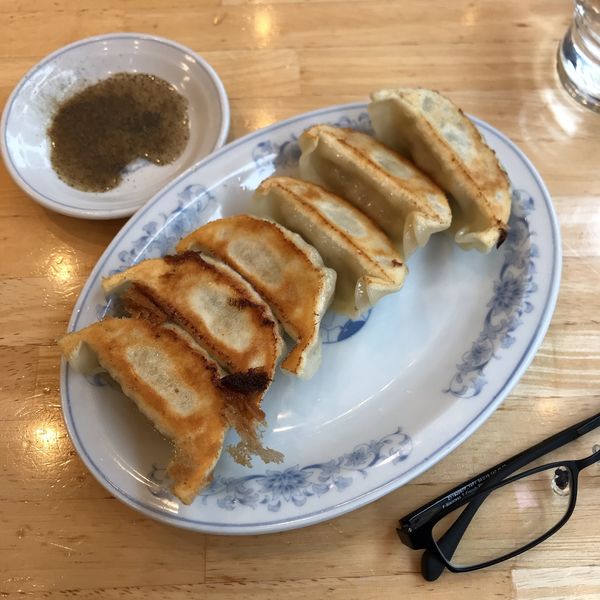 「焼餃子 6個」@ぎょうざの満洲 聖蹟桜ヶ丘駅前店の写真