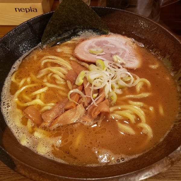 「醤油ラーメン大盛」@つけ麺屋 やすべえ 赤坂店の写真