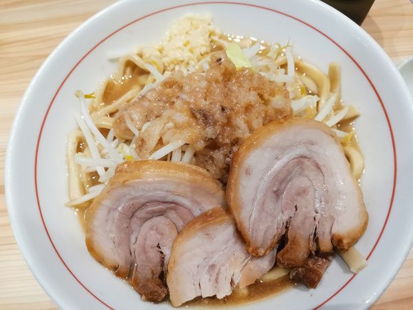 「ラーメン中＋豚１枚」@眞久中の写真