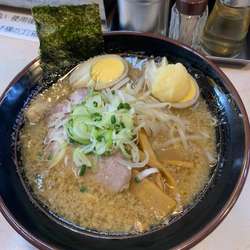 特製ラーメン 800円　半ライス 100円
