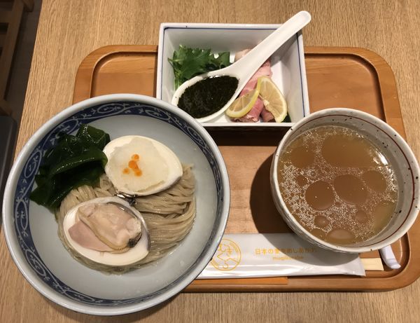 「地蛤と新若芽のつけそば〜寿製麺よしかわ」@むぎくらべの写真