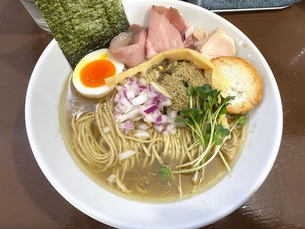 「ニボニボ醤油そば」@中華そば うお青の写真