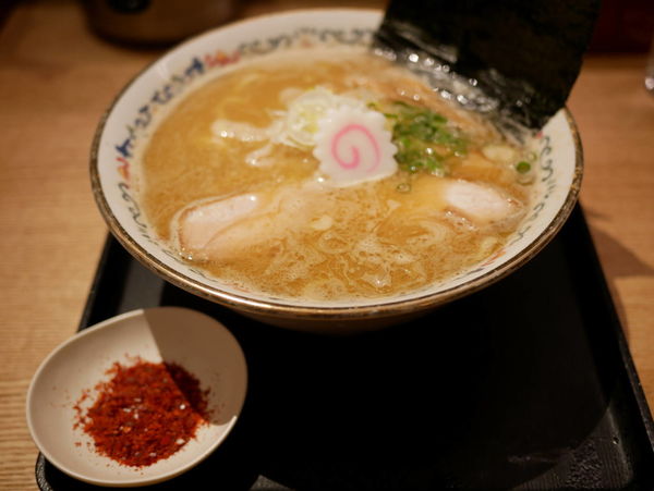 「濃厚煮干しそば＋辛味」@中華そば 勝本の写真