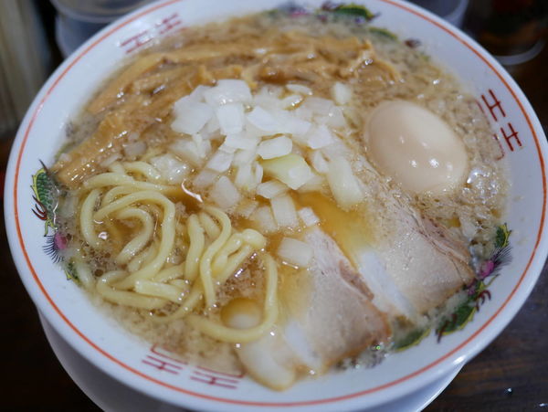 「背脂中華そば＋サービス味玉」@新潟発祥 なおじ 御茶ノ水店の写真