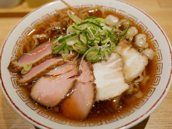「肉そば醤油＋脂」@超多加水自家製手揉み麺 きたかた食堂の写真
