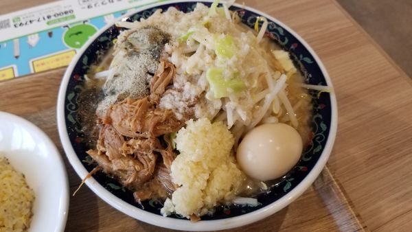 「ニボジロー　麺大盛　野菜、ニンニク、脂増し、味玉」@凌駕IDEA イオンモール松本店の写真